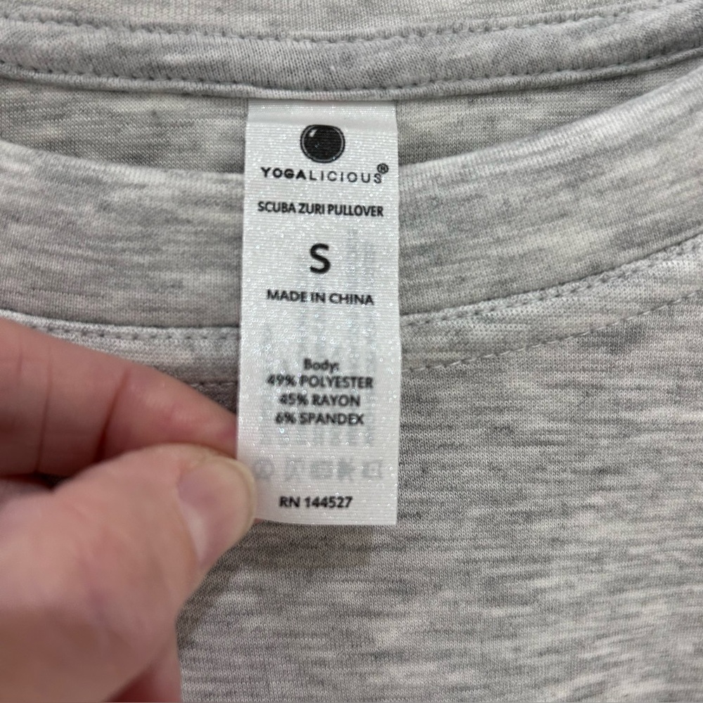 Yogalicious Scuba Zuri Light Grey Pullover Crop Crew Women’s Size Small NWT - Picture 3 of 7